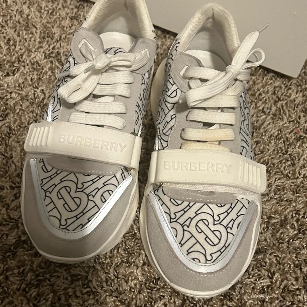Burberry Ramsey Sneakers - Picture 6 of 6